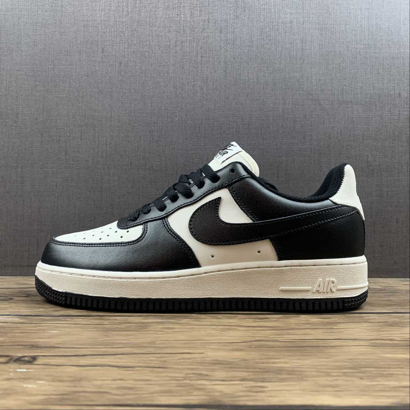 Nike Air Force 1 07 Black White