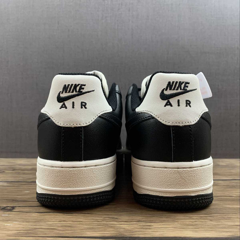 Nike Air Force 1 07 Black White